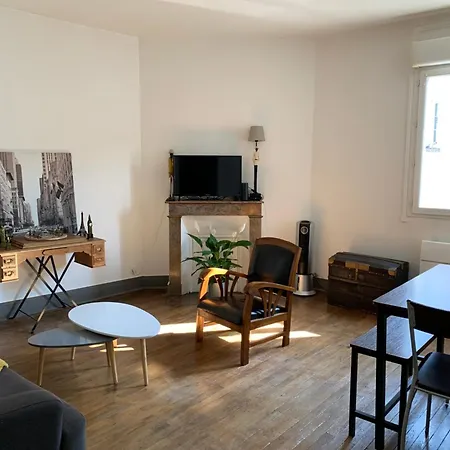 Ne Restez Pas A Quai Tours Esterno foto